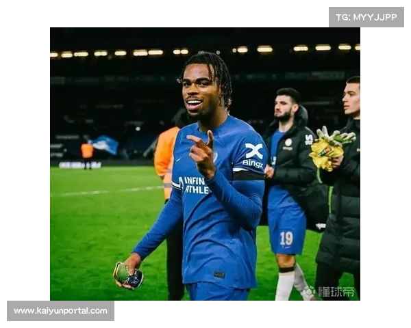 丘库埃梅卡替补席跃起庆祝，绝平时刻成生涯亮点